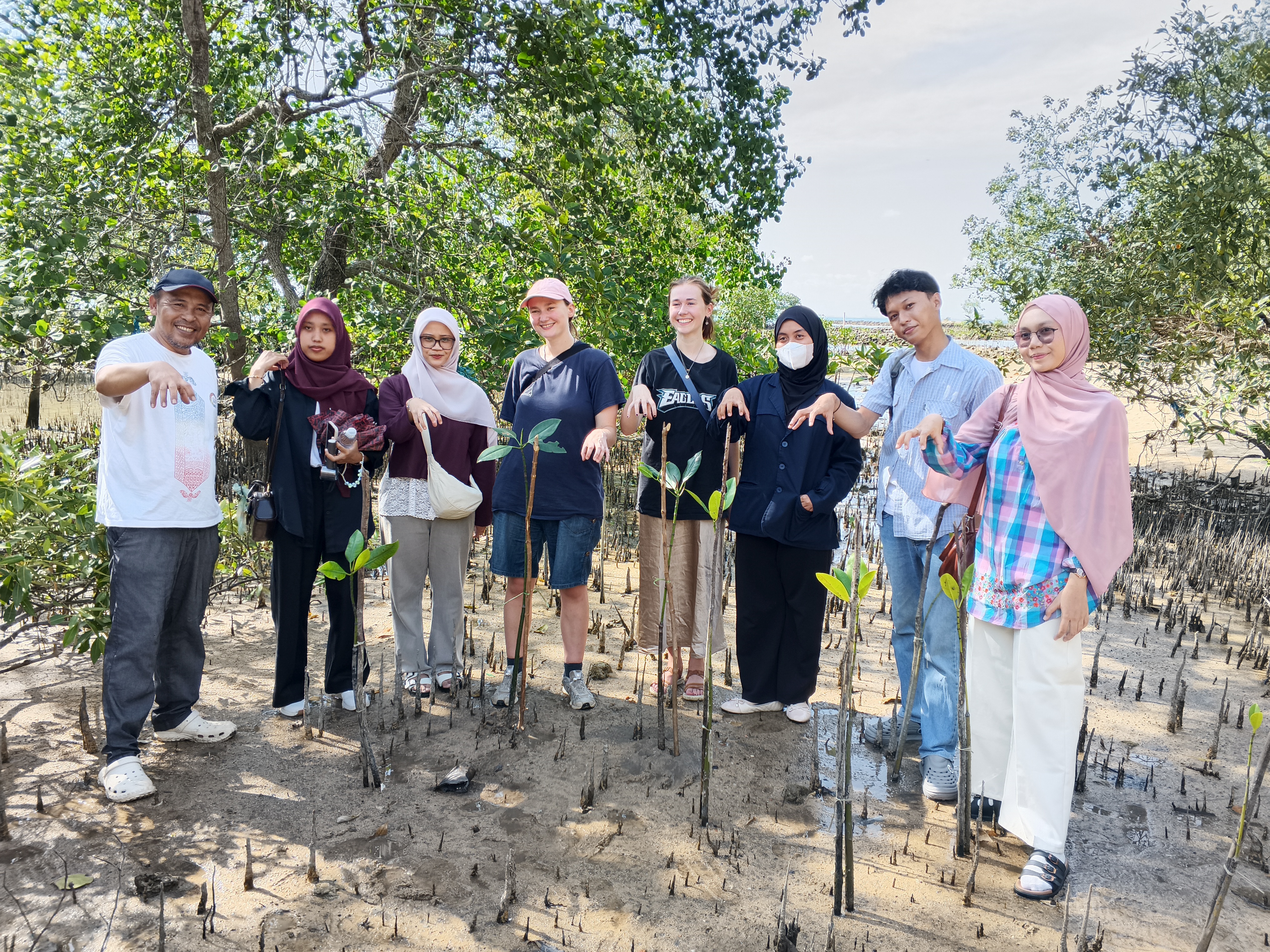 Event & Kegiatan Seru: Serunya Menanam Mangrove Bareng Alam!