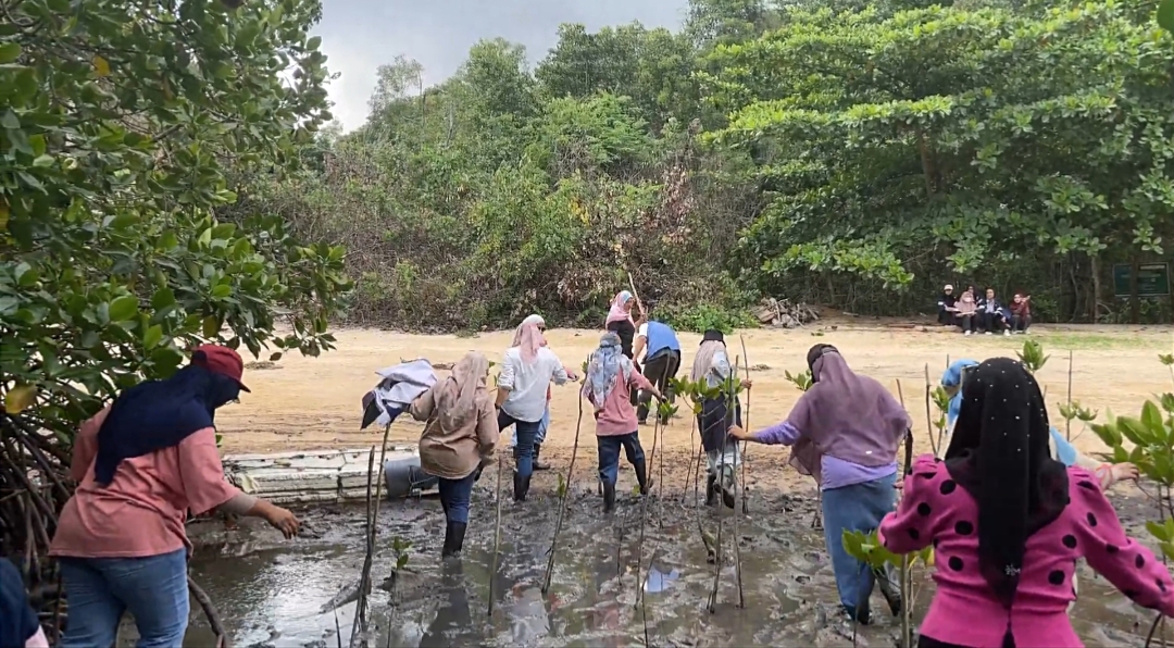 GREEN ACTION : Lestarikan Alam, Healing Makin Happy